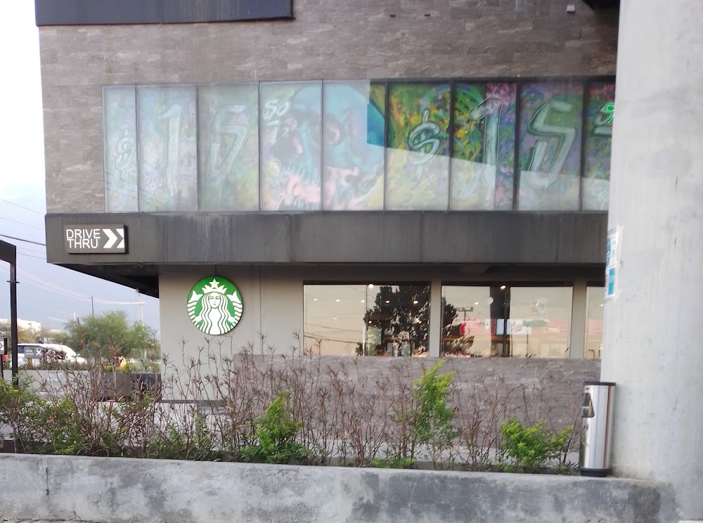 Starbucks Kune, cafetería en Monterrey, Nuevo León